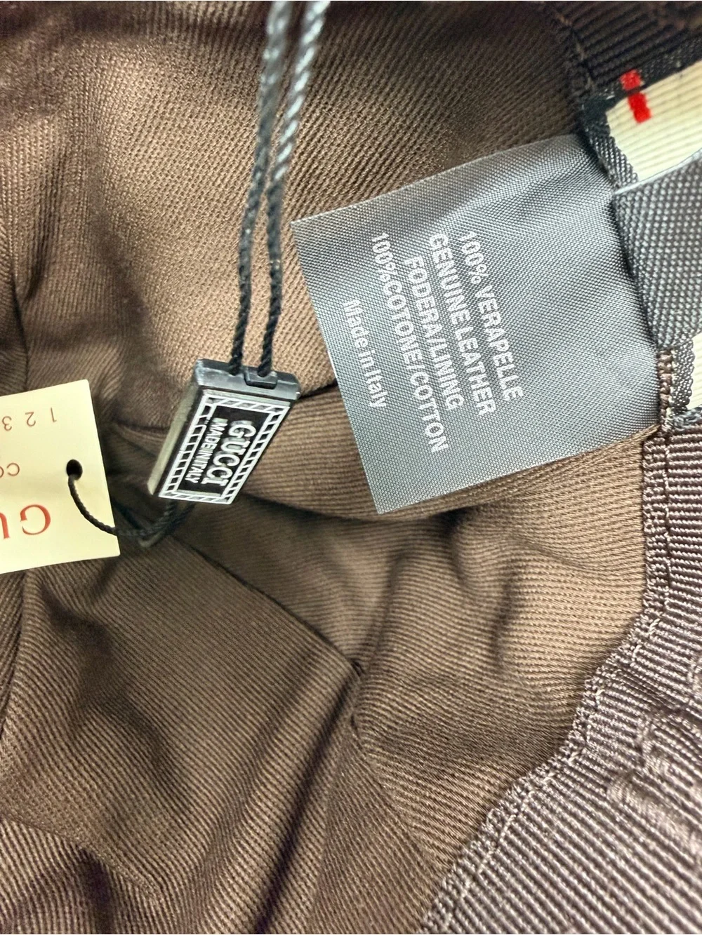Gucci signature gg